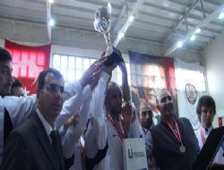 A.Ü.Basketbolda ikinci oldu